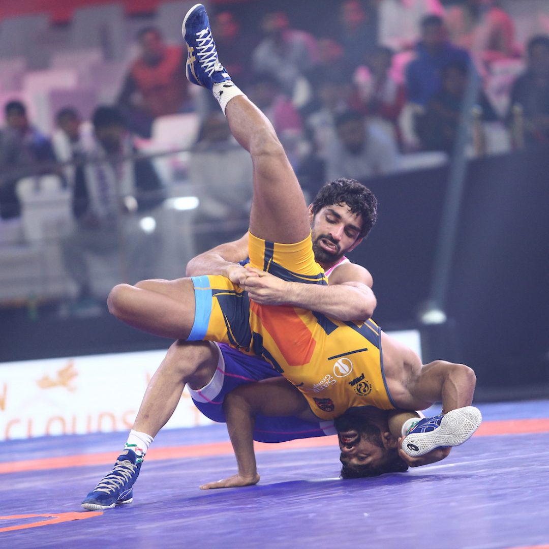 AMAN SEHRAWAT FROM TIGERS OF MUMBAI DANGALS  IN PINK VS SUMIT MALIK FROM MAHARASHTRA KESARI IN YELLOW AT PRO WRESTLING LEAGUE 2026